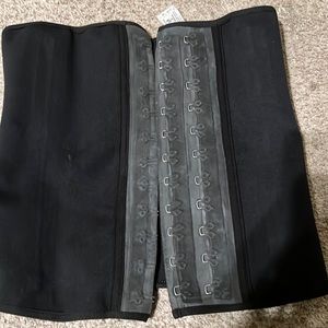 Ponte Bella latex wait cincher